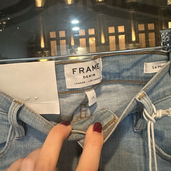 FRAME Le High Pearl Straight-Leg Cropped Jean - Picture 4 of 7